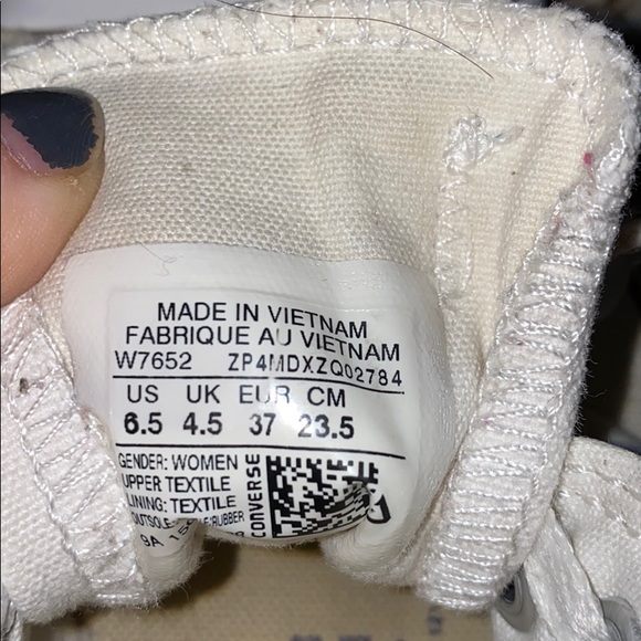 White converse - Picture 3 of 4